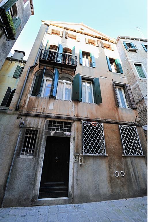 Charming Castello Apartments Βενετία Δωμάτιο φωτογραφία